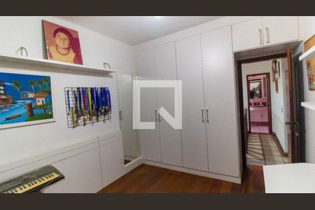 Casa à venda com 3 quartos, 360m² em Piratininga, Niterói