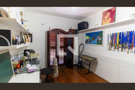 Casa à venda com 3 quartos, 360m² em Piratininga, Niterói