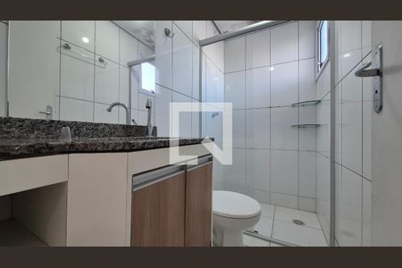 Banheiro da suíte de apartamento à venda com 2 quartos, 56m² em Vila Curuçá, Santo André