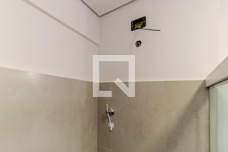 Banheiro de kitnet/studio para alugar com 1 quarto, 33m² em República, São Paulo