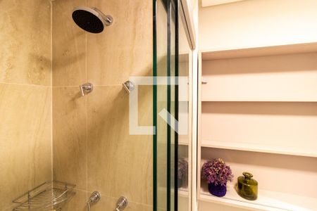 Banheiro de kitnet/studio para alugar com 1 quarto, 33m² em Cerqueira César, São Paulo