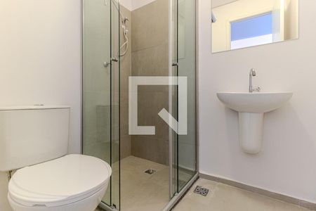 Banheiro de apartamento para alugar com 1 quarto, 27m² em República, São Paulo