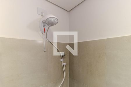 Banheiro de apartamento para alugar com 1 quarto, 27m² em República, São Paulo