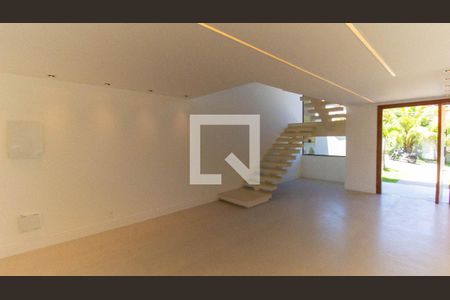 Casa de Condomínio à venda com 4 quartos, 390m² em Pendotiba, Niterói