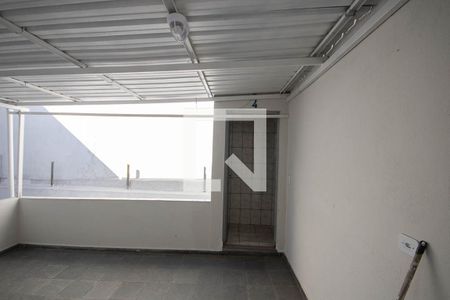 Quintal / Área de Serviço de casa para alugar com 2 quartos, 55m² em Vila Sabrina, São Paulo