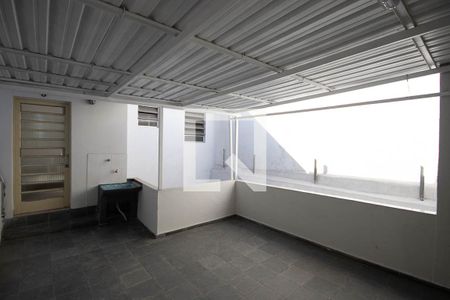 Quintal / Área de Serviço de casa para alugar com 2 quartos, 55m² em Vila Sabrina, São Paulo