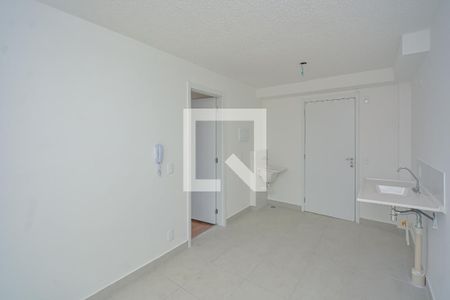 Sala/Cozinha de apartamento para alugar com 1 quarto, 26m² em Jardim Itacolomi, São Paulo