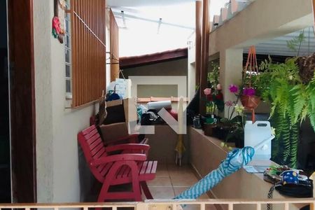 Casa à venda com 4 quartos, 115m² em Cidade Domitila, São Paulo