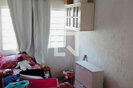 Casa à venda com 4 quartos, 115m² em Cidade Domitila, São Paulo