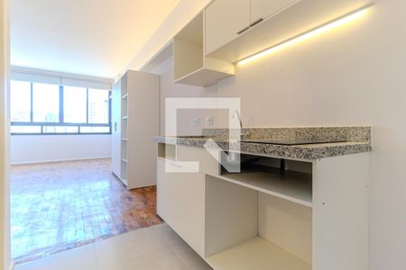 Cozinha de kitnet/studio para alugar com 1 quarto, 27m² em República, São Paulo