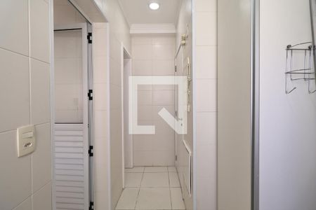 Banheiro de serviço de apartamento à venda com 3 quartos, 86m² em Vila Gilda, Santo André