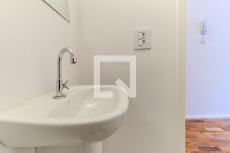 Banheiro Social de kitnet/studio para alugar com 1 quarto, 33m² em República, São Paulo