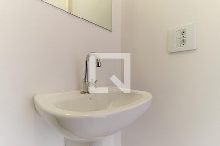 Banheiro Social de apartamento para alugar com 1 quarto, 27m² em República, São Paulo