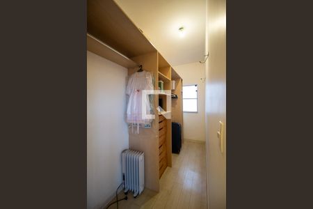 Closet da Suite  de casa de condomínio para alugar com 3 quartos, 200m² em Jardim Clarice I, Votorantim