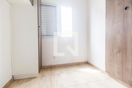 Quarto 1 de apartamento para alugar com 2 quartos, 44m² em Vila da Oportunidade, Carapicuíba
