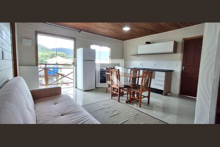 Sala de apartamento para alugar com 1 quarto, 55m² em Saco Grande, Florianópolis