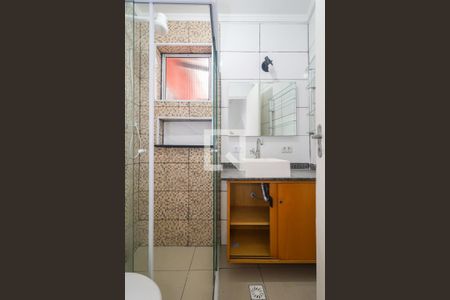 Banheiro de casa para alugar com 1 quarto, 70m² em Jardim Piracuama, São Paulo