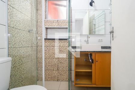 Banheiro de casa para alugar com 1 quarto, 70m² em Jardim Piracuama, São Paulo