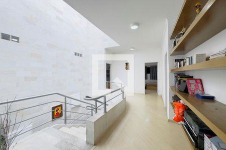 Hall de casa de condomínio para alugar com 8 quartos, 570m² em Pqe Res Aquarius, São José dos Campos