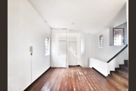 Casa à venda com 4 quartos, 220m² em Santa Lúcia, Belo Horizonte