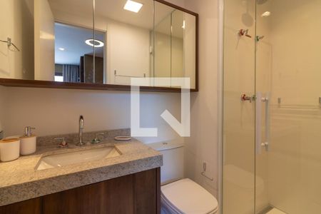 Banheiro de kitnet/studio para alugar com 1 quarto, 27m² em Vila Nova Conceição, São Paulo