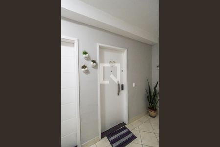 Entrada de apartamento à venda com 3 quartos, 80m² em Jardim Tupanci, Barueri