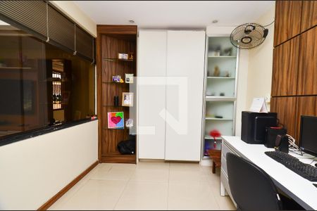 Escritório de casa à venda com 3 quartos, 250m² em Fernão Dias, Belo Horizonte