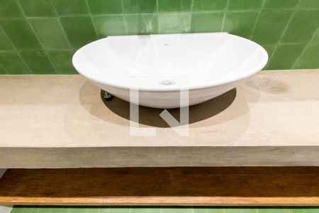 Lavabo de apartamento para alugar com 2 quartos, 130m² em Higienópolis, São Paulo