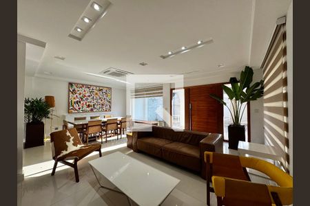 Sala de casa de condomínio à venda com 4 quartos, 280m² em Recreio dos Bandeirantes, Rio de Janeiro