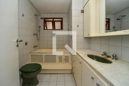 Banheiro da Suíte de apartamento à venda com 3 quartos, 112m² em São João, Porto Alegre