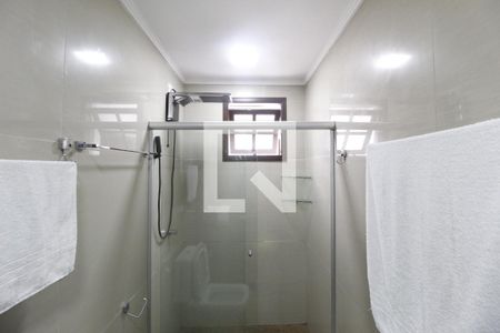 Banheiro de casa à venda com 3 quartos, 200m² em São João, Porto Alegre