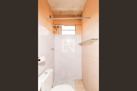 Banheiro Social de casa para alugar com 1 quarto, 65m² em Jardim Dona Deolinda, São Paulo