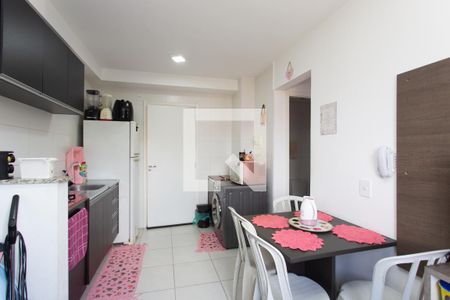 Sala / Cozinha  de apartamento à venda com 2 quartos, 33m² em Vila Carmosina, São Paulo
