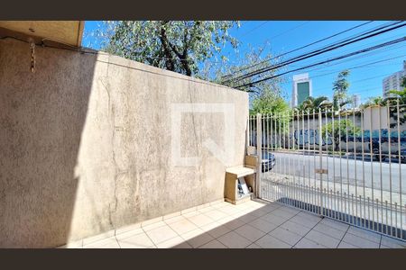 Garagem de casa à venda com 2 quartos, 100m² em Água Branca, São Paulo