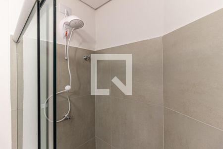 Banheiro Social de kitnet/studio para alugar com 1 quarto, 33m² em República, São Paulo