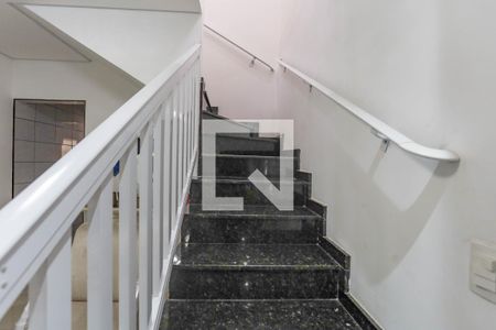 Escada  de casa à venda com 5 quartos, 261m² em Piraporinha, Diadema