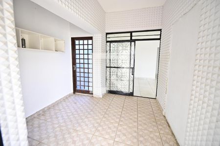 Entrada de casa para alugar com 2 quartos, 250m² em Setor Coimbra, Goiânia