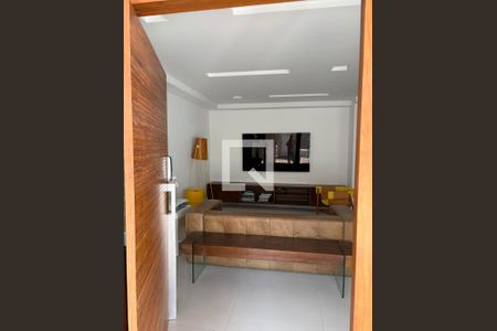 Sala de casa de condomínio à venda com 4 quartos, 280m² em Recreio dos Bandeirantes, Rio de Janeiro