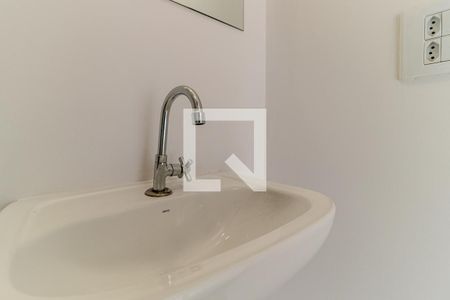 Banheiro Social de apartamento para alugar com 1 quarto, 27m² em República, São Paulo