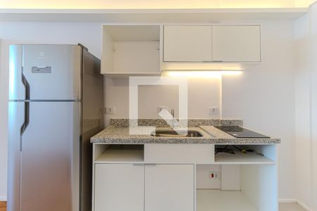 Cozinha de kitnet/studio para alugar com 1 quarto, 27m² em República, São Paulo
