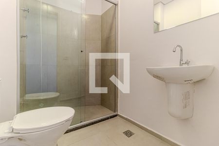 Banheiro de kitnet/studio para alugar com 1 quarto, 33m² em República, São Paulo