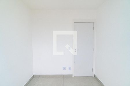 Quarto 2 de apartamento para alugar com 2 quartos, 50m² em Jardim Itacolomi, São Paulo