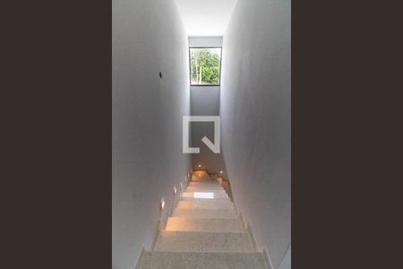 Escada  de casa à venda com 3 quartos, 120m² em Itaipu, Niterói