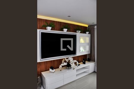 Sala de casa para alugar com 3 quartos, 241m² em Jardim Regina, São Paulo