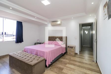 Suíte 1 de casa para alugar com 3 quartos, 400m² em Parque dos Bancarios, São Paulo