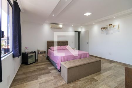 Suíte 1 de casa para alugar com 3 quartos, 400m² em Parque dos Bancarios, São Paulo