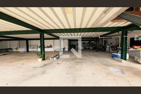 Garagem de casa à venda com 3 quartos, 600m² em Medeiros, Jundiaí