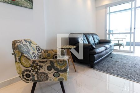 Detalhe da sala de apartamento para alugar com 3 quartos, 116m² em Vila Tupi, Praia Grande