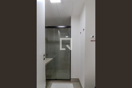 Banheiro Social de kitnet/studio para alugar com 1 quarto, 29m² em Farroupilha, Porto Alegre