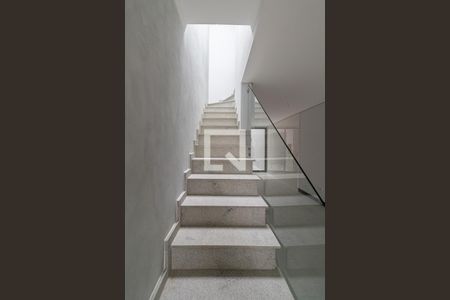 Escada de casa à venda com 3 quartos, 100m² em Vila Ré, São Paulo